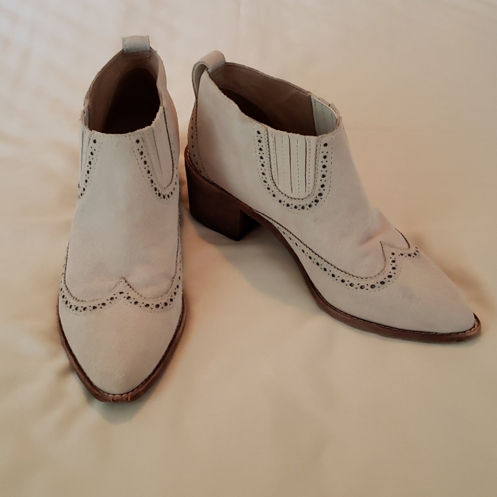 Madewell cream colored booties size 9